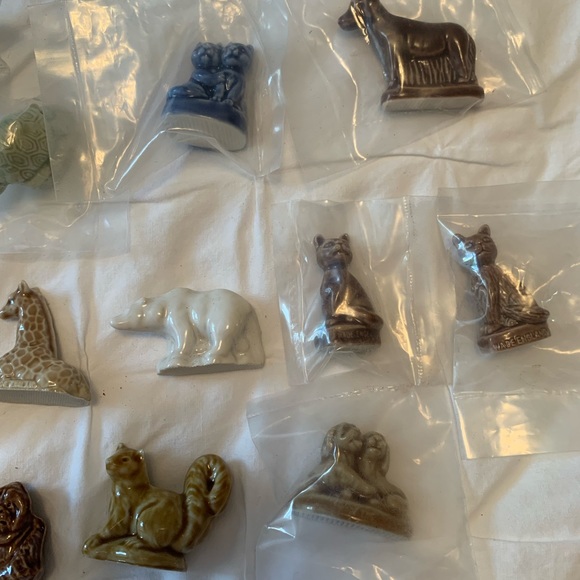 Red Rose Tea Mini Figurines - Picture 3 of 7